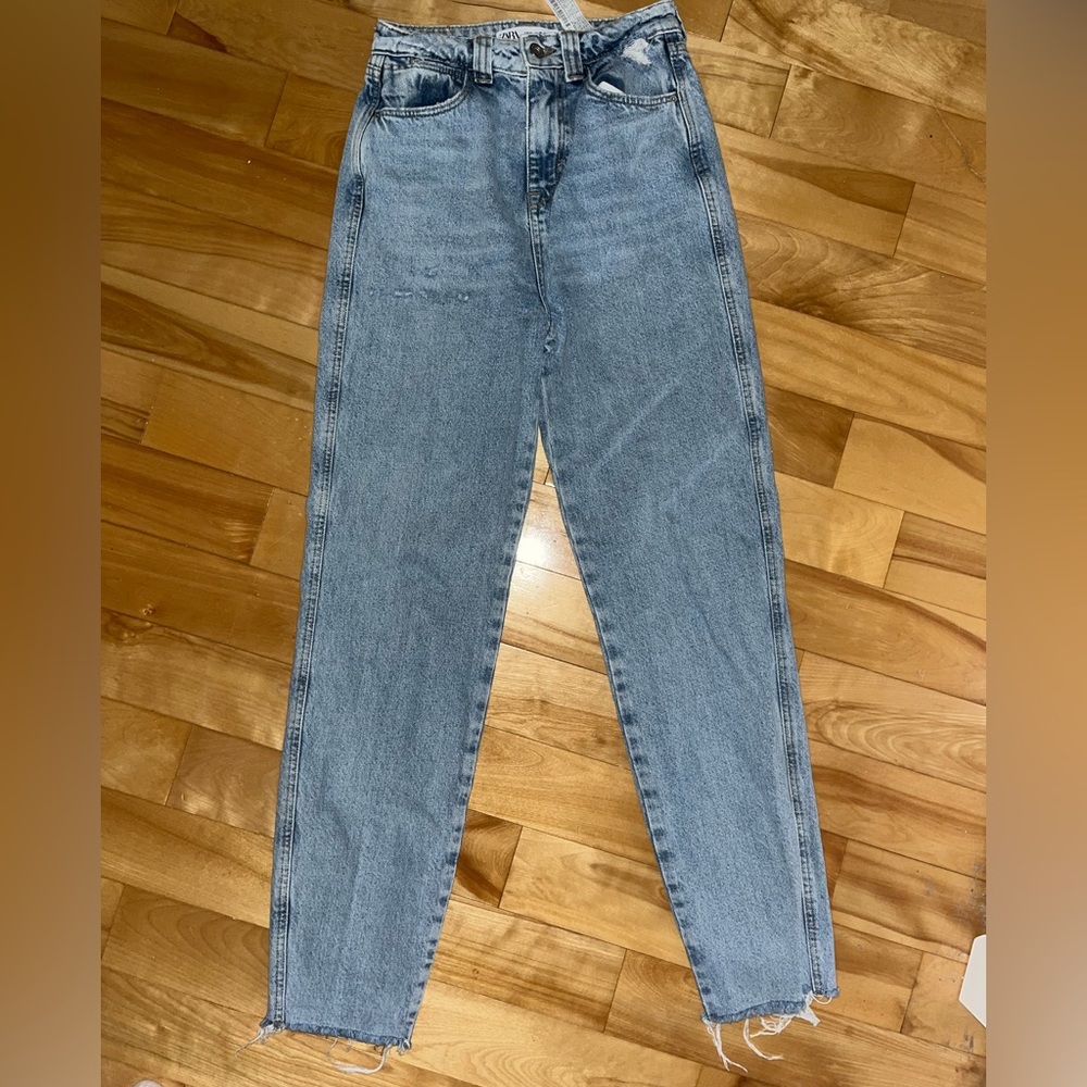 Highwaisted jeans de chez Zara